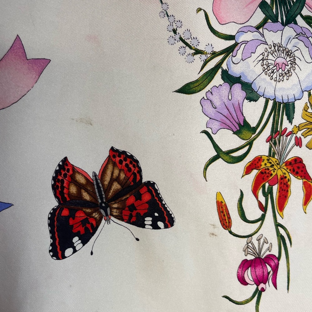 Vintage Gucci Berries and Butterflies Scarf - Picture 8 of 9